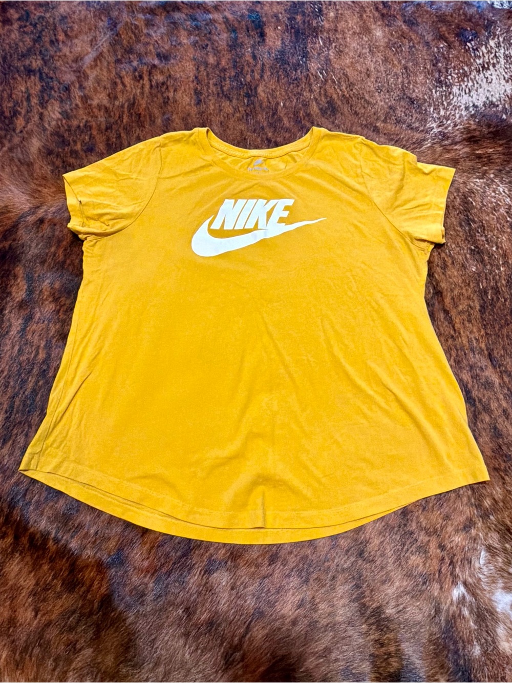 Nike Sportswear Essential Futura Logo Yellow Cotton Tee CJ2301-752 Womens 1X